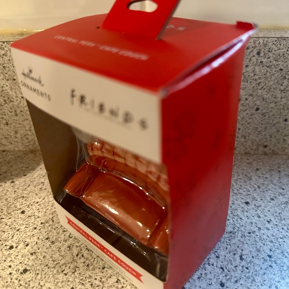 HALLMARK Central Perk~Friend’s TV show coffee house couch HANGING ORNAMENT NEW - Picture 3 of 16